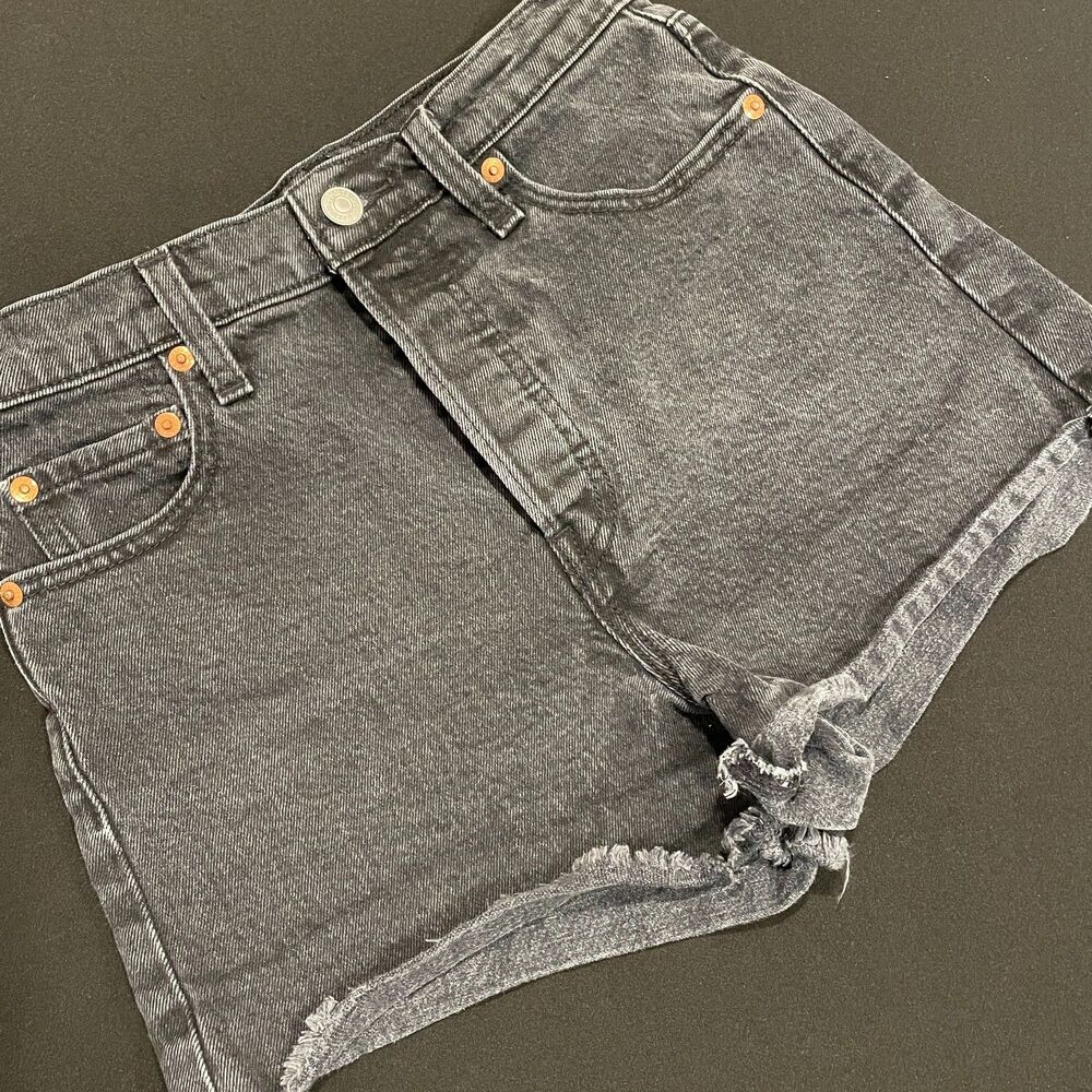 ~ LEVI'S 26 Ribcage Shorts Boho Cut Offs Button Fly Denim Black/Gray Fray Rolled - Picture 2 of 14